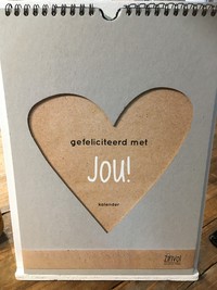 'Gefeliciteerd met JOU!'- Jaarkalender, versierd met positieve teksten!